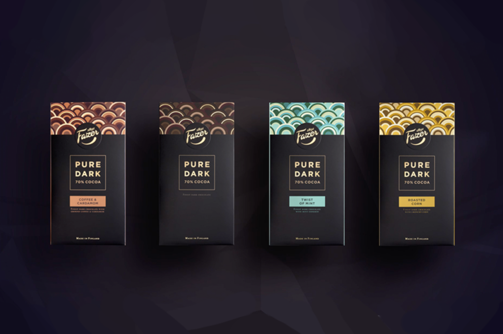 Rivissä neljä erilaista Fazer Pure Dark suklaalevya.